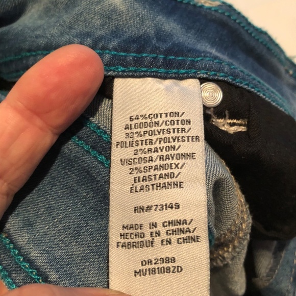 One 5 One capri like jeans, spandex waist, snaps at boot. And on waistband.s-16 - Picture 7 of 9